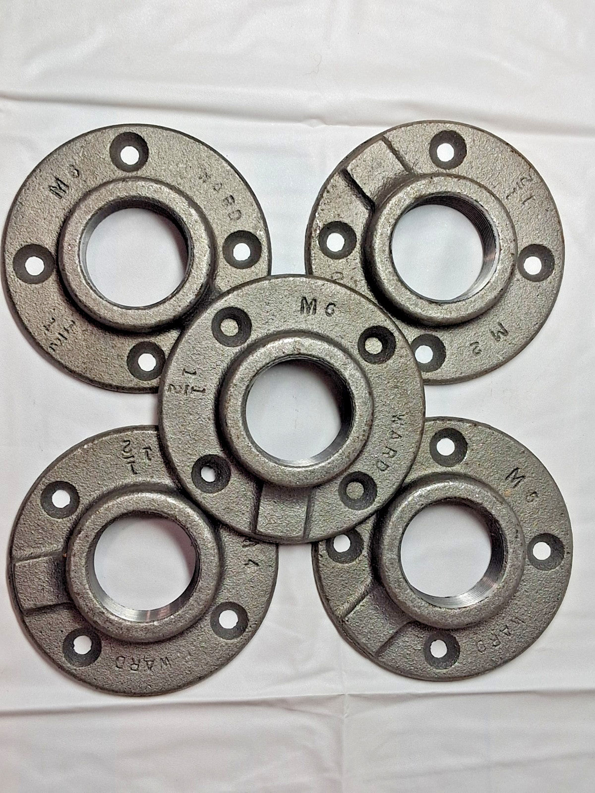 WARD Iron Floor Flanges Black 1.5" SC40 4 Hole 5 PC 13884