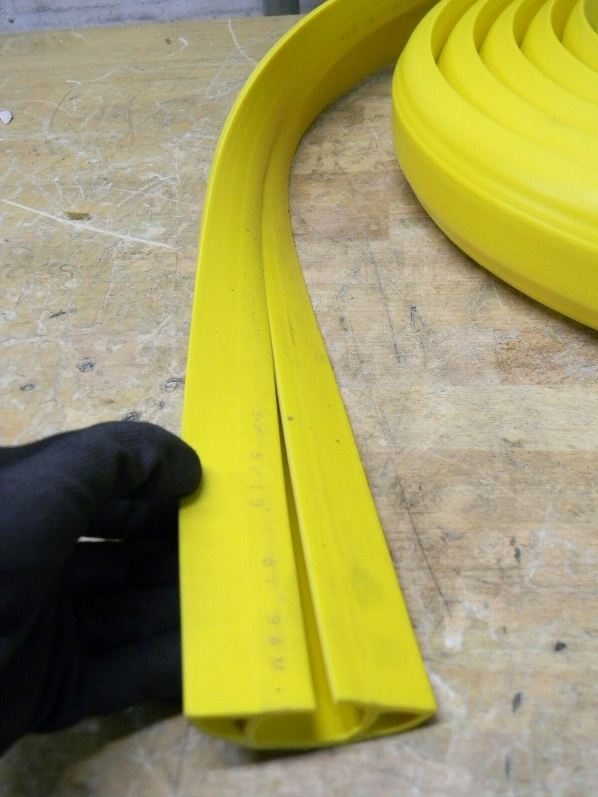 Hubbell FloorTrak 25 Ft. Flexible Protective Cable Cover PVC Yellow FT4Y25