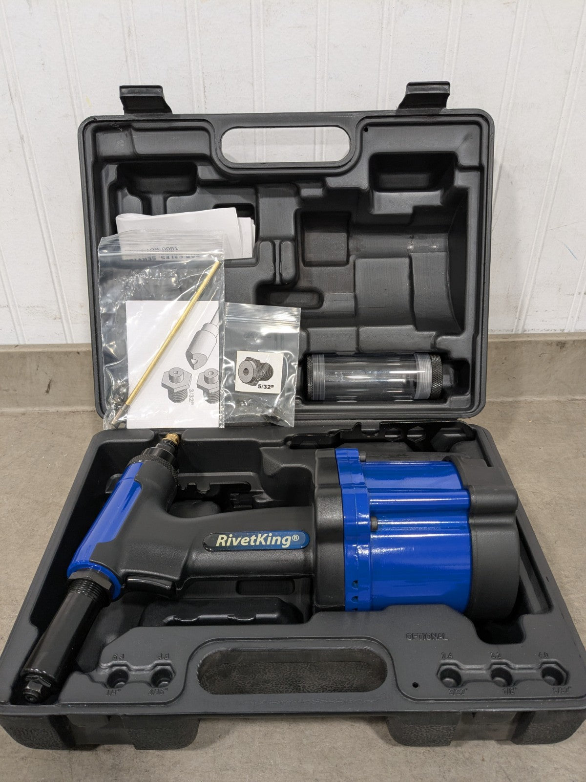 RivetKing Air Rivet Tool: 3/16" Capacity, 5/8" Stroke Length ZT-6000-V