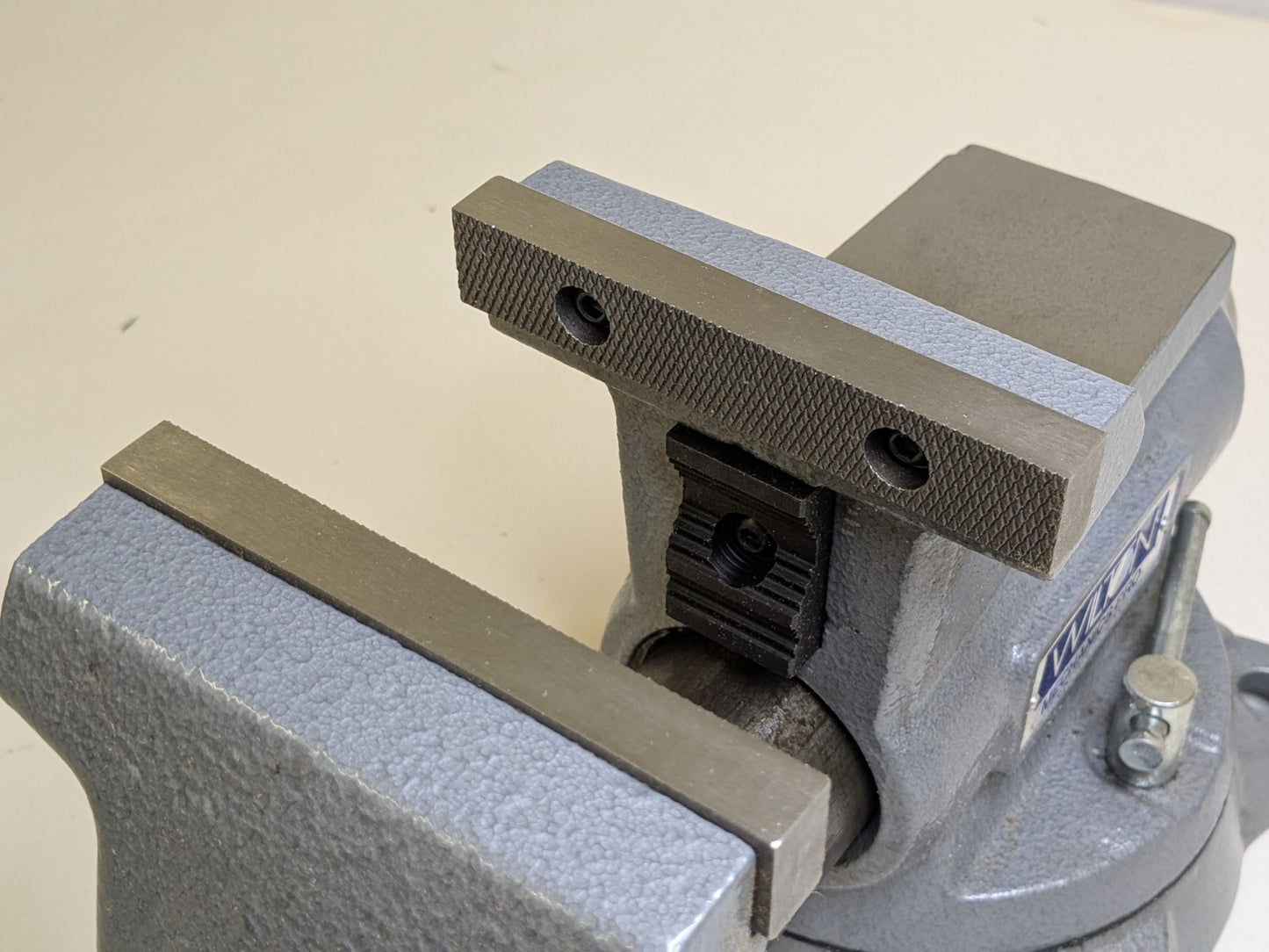 Wilton Mechanics Pro Bench Vise w/ Swivel Base 4-1/2" Jaw Width 4" Opening 28810