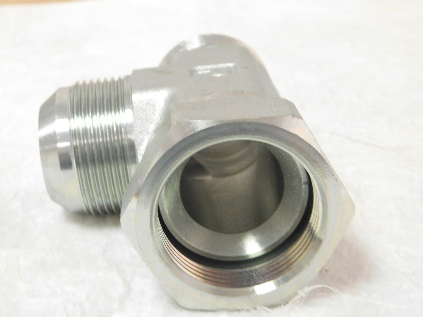 Parker Swivel Nut Run Tee 37º Flare x Swivel x Flare Connection 20 R6X-S