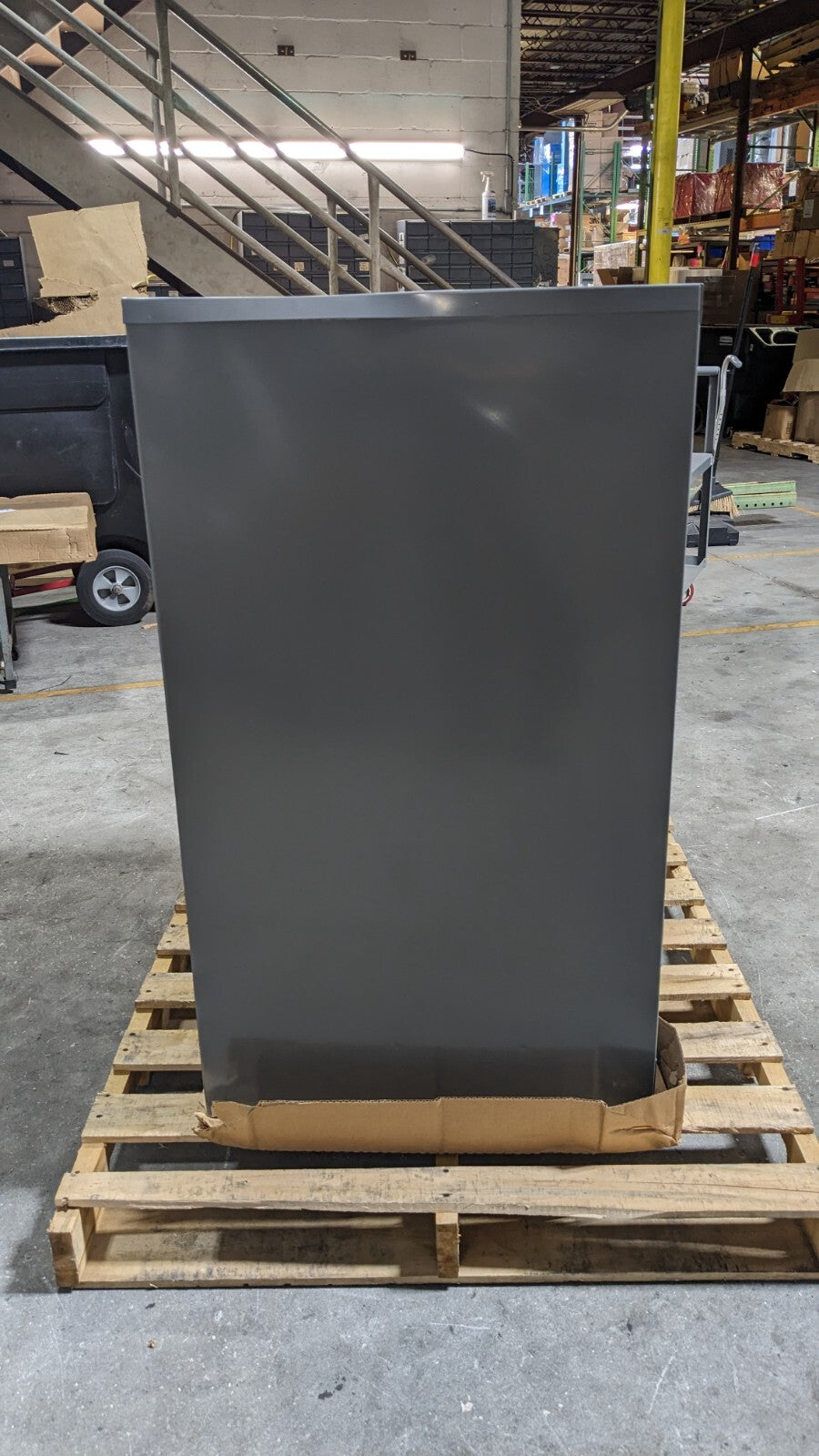 Tennsco Deluxe Steel Storage Cabinet 3-Shelf 36" x 24" x 42" Scratch N Dent
