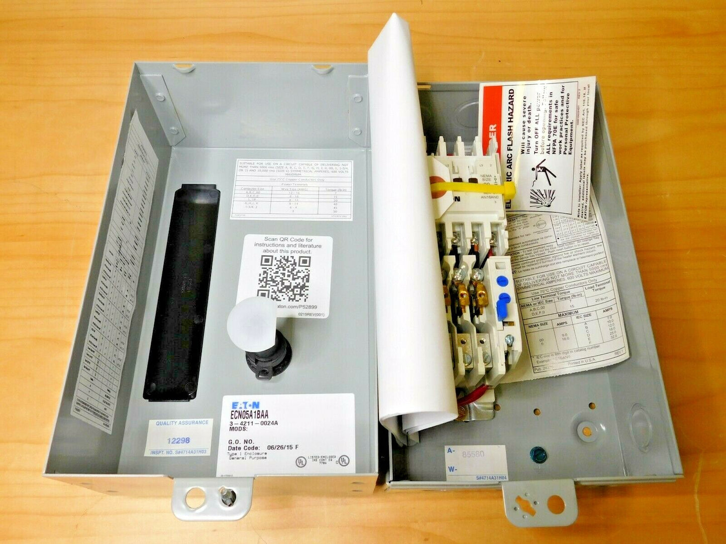 Eaton Non-Reversing Enclosed Enclosure NEMA Motor Starter 240VAC 9A ECN05A1BAA