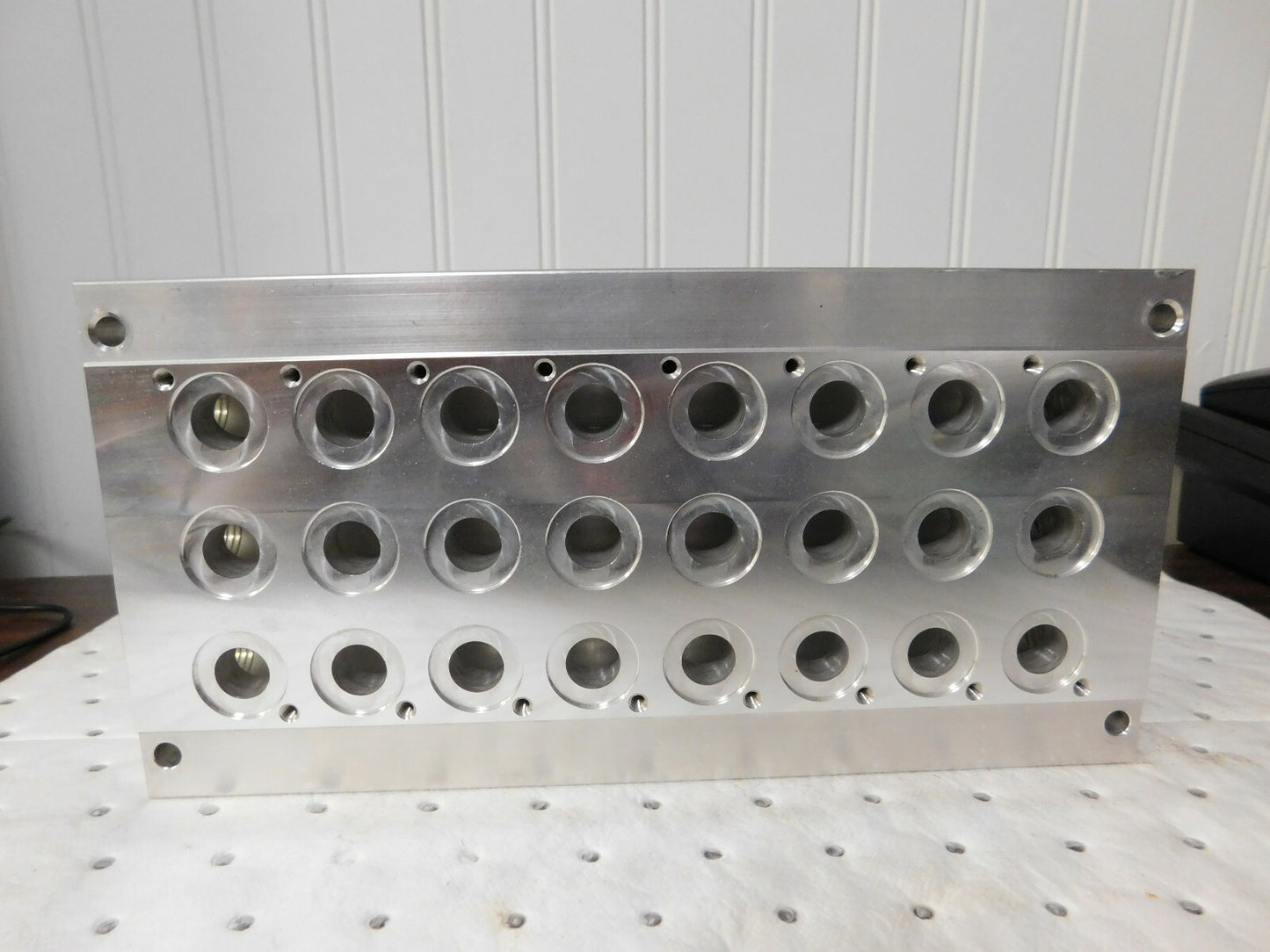 Jupiter Pneumatic  3/8" Inlet 1/2" Outlet Manifold 84470988