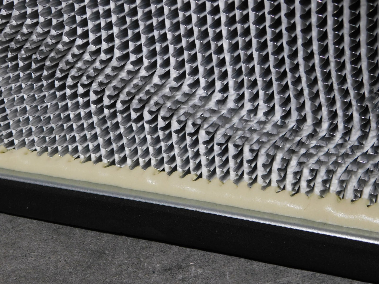 Koch HEPA Air Filter 99.97% Efficiency 24" H x 24" W 11-1/2" D H66A2X1 DAMAGE