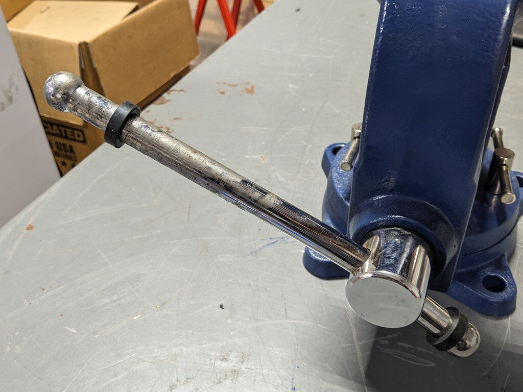 Yost Heavy Duty Tradesman Bench Vise w/ Swivel Base and Pipe Jaws 56399