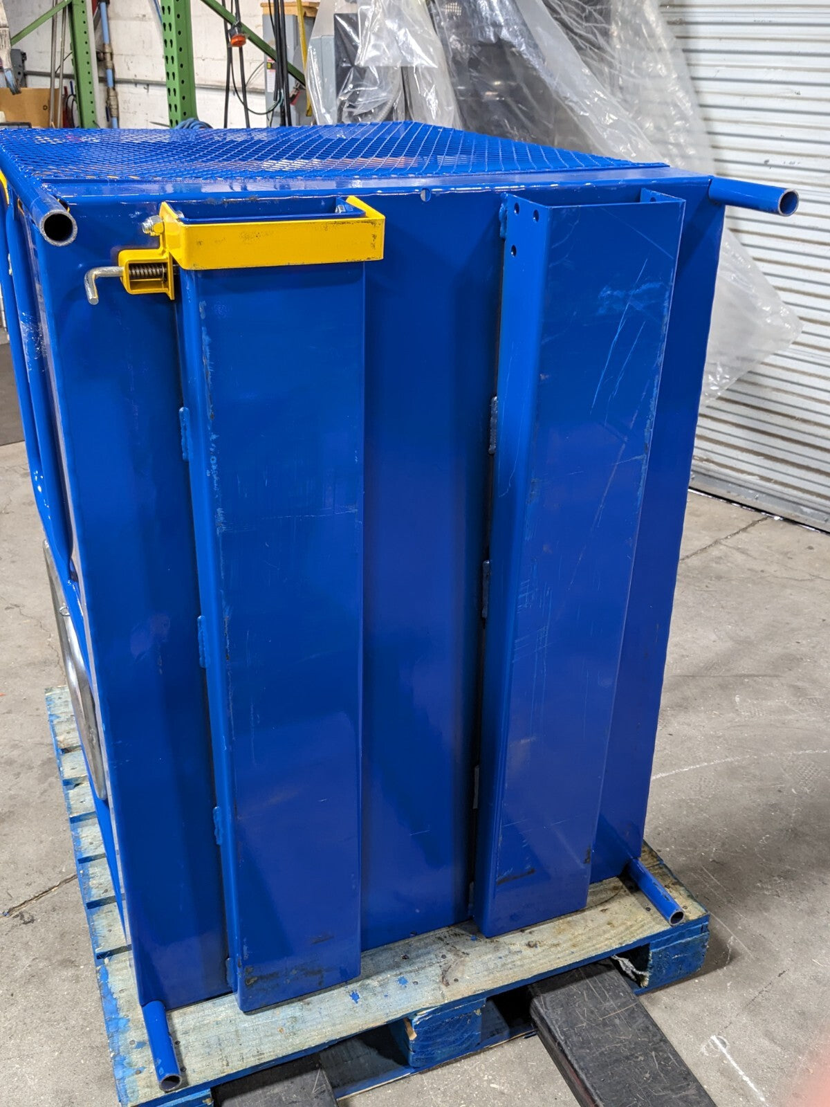 Vestil WP-3648-CA Forklift Work Platform 36 In. x 48 In. 1000 Lb. Capacity