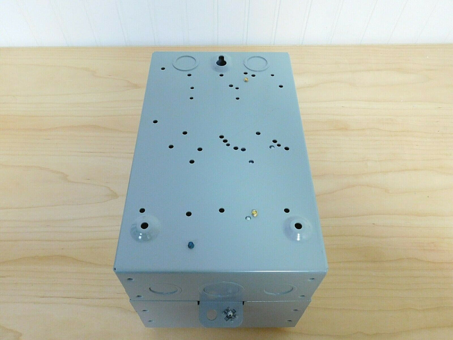 Eaton Non-Reversing Enclosed Enclosure NEMA Motor Starter 240VAC 9A ECN05A1BAA