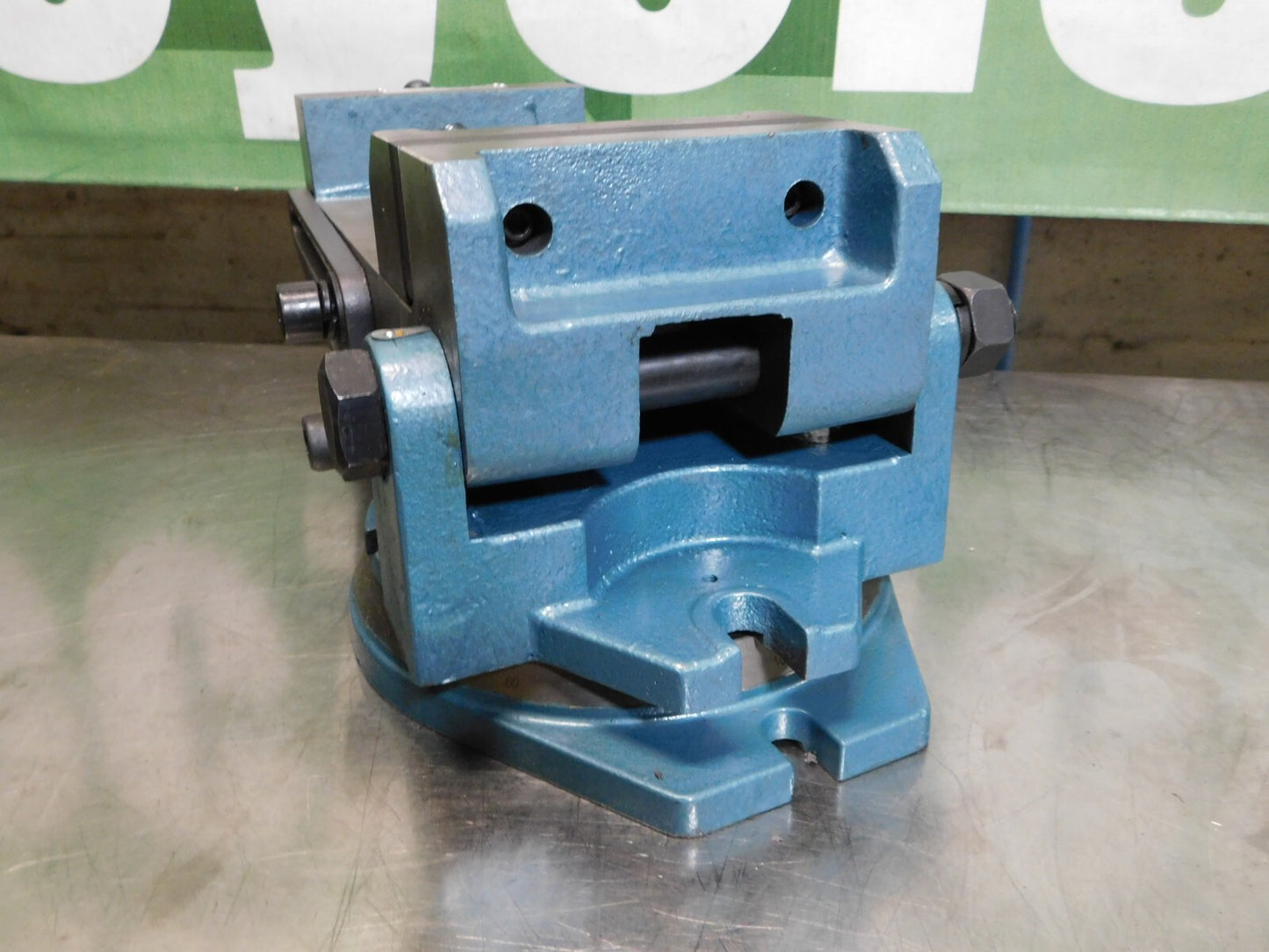 Gibraltar 6 Manual Angle Swivel Machine Vise 428-72022 DAMAGE