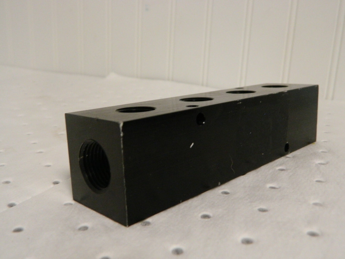 PRO Outlet Manifold 3/8 x 1/2 x 6 1/4 2 Inlet 4 Outlet 06429500