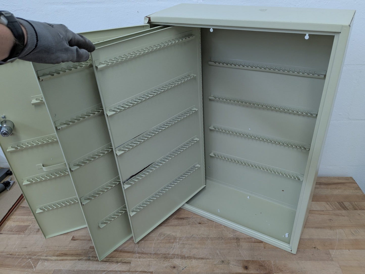 Master Lock Steel Lockable Key Storage Cabinet 25" x 18" x 7" Scr