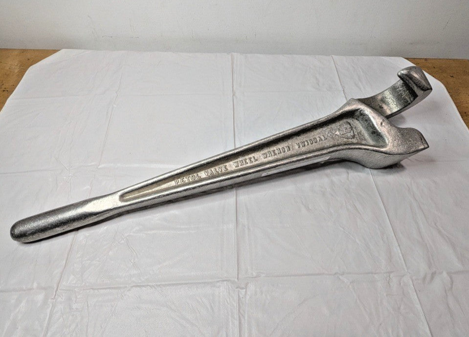 Gearench Aluminum Valve Wheel Wrench Petol 100 Series 2-1/2" Opening VW103AL