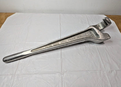 Gearench Aluminum Valve Wheel Wrench Petol 100 Series 2-1/2" Opening VW103AL