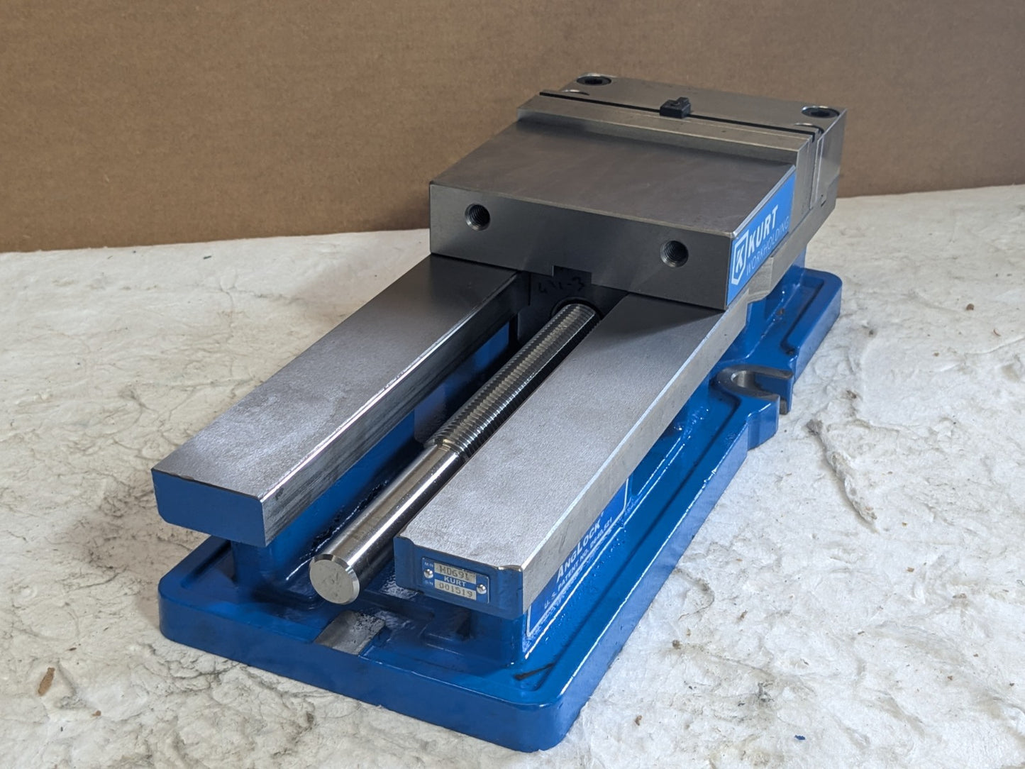Kurt Manual Reverse Machine Vise 6" Jaw Width 9" Opening Capacity HD691