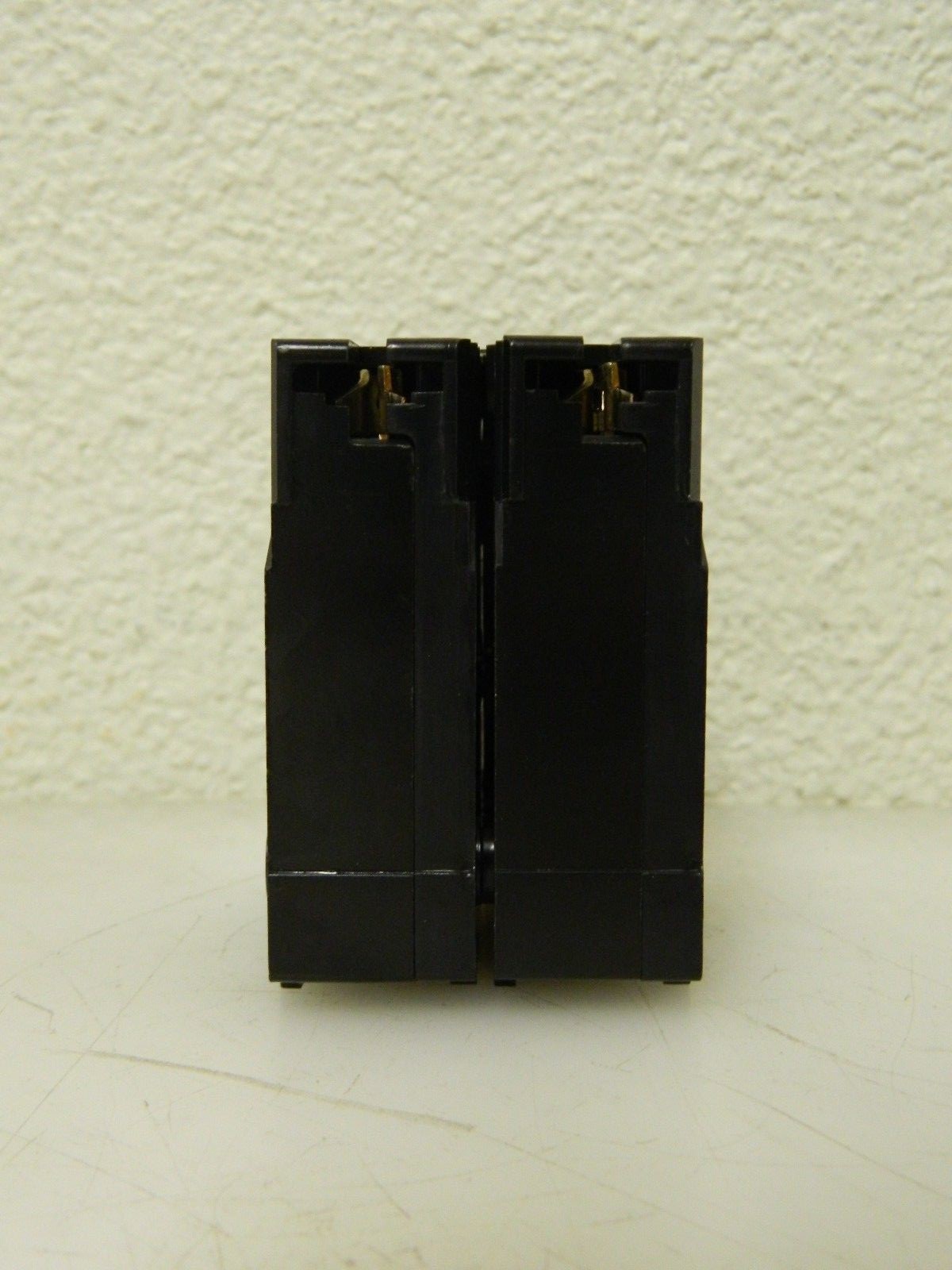Eaton Plug In Miniature Circuit Breaker 40 Amp 120/240 VAC 2 Pole HQP2040