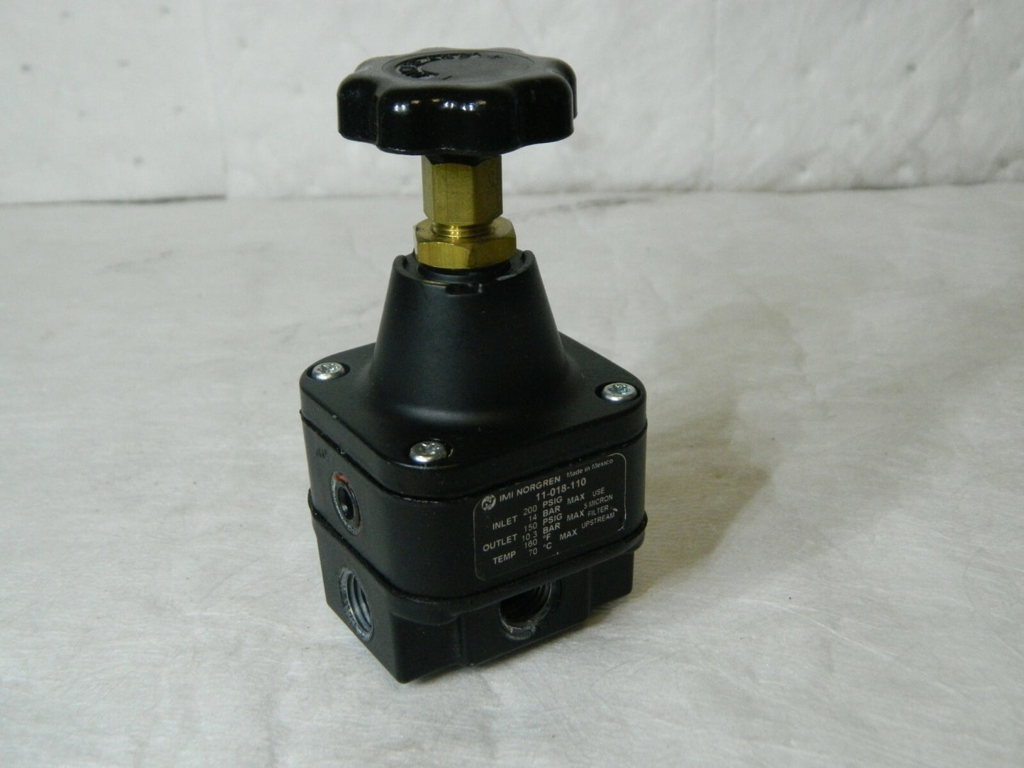 Norgren 1/4 NPT 3 - 150 psi Precision Constant Bleed Zinc Regulator 11-018-110