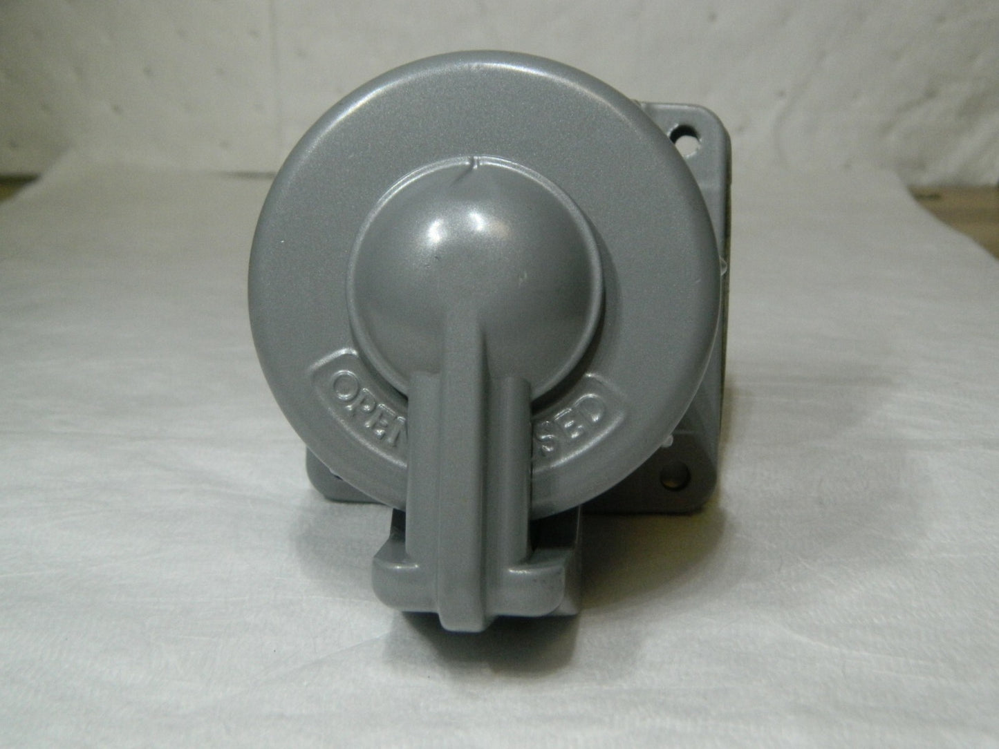 Hubbell Killark 1 Phase 250 VDC 600 VAC Self Grounding Receptacle VR332