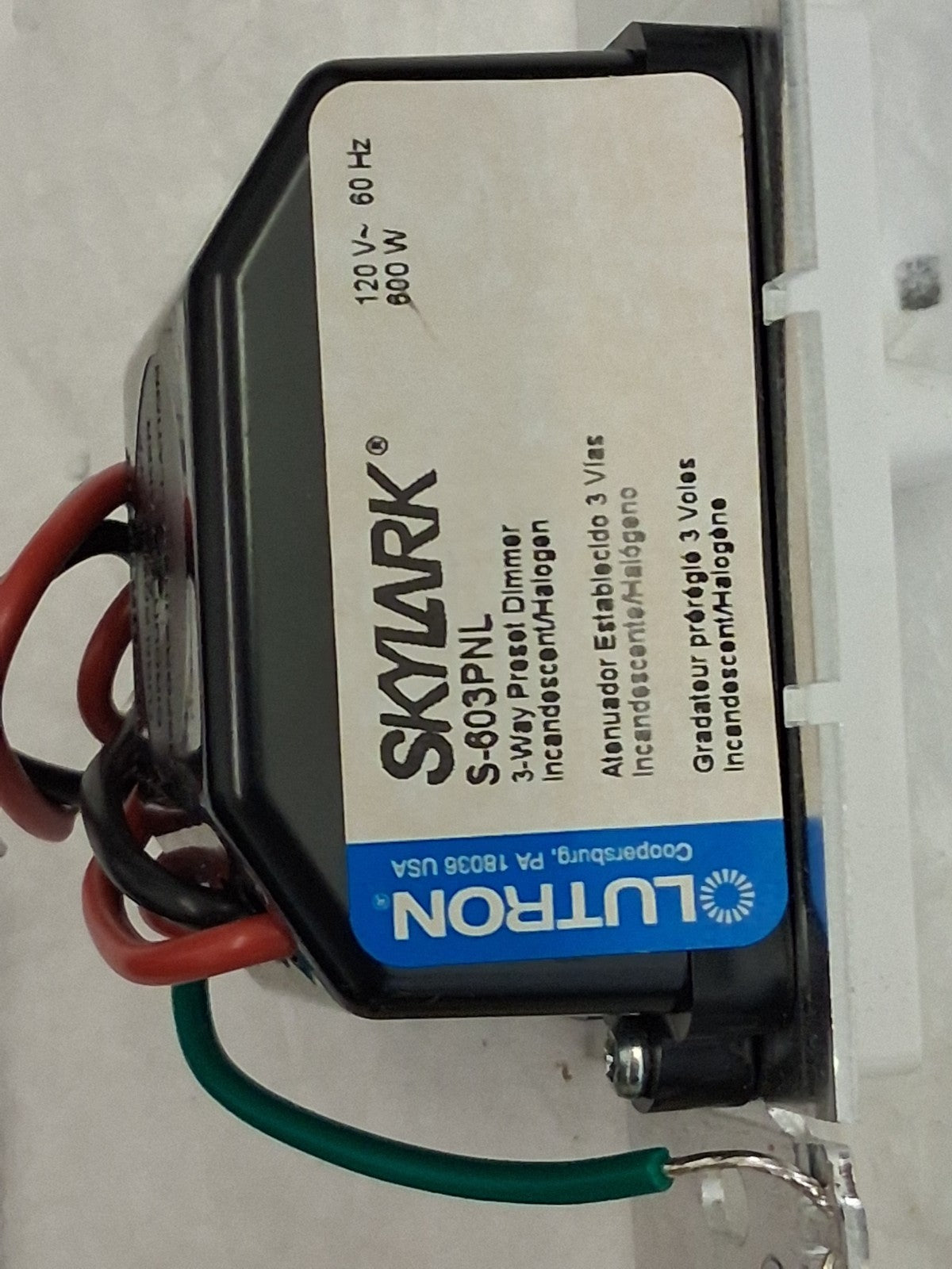 Lutron Skylark LED Dimmer 150/600 W Single-Pole/3-Way SCL-153P-WH