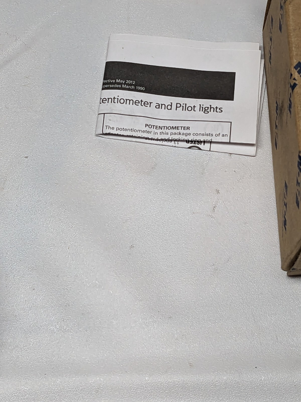 Eaton Cutler-Hammer Compact Pushbutton Indicating Light 28V/120V E30BS