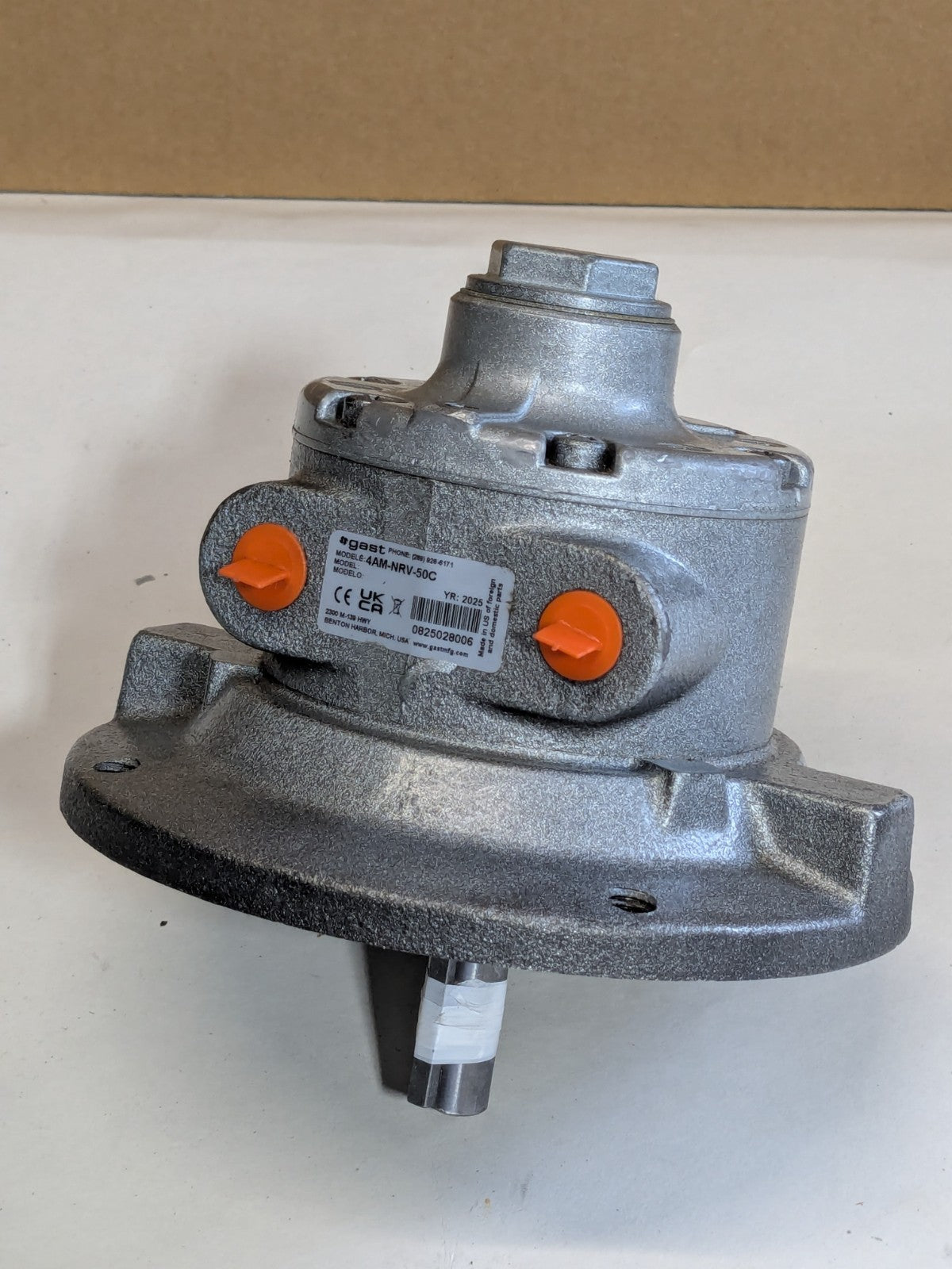 Gast Flanged Air Motor w/ Muffler 1.5 HP 5/8" Reversible Shaft 3000 RPM Max