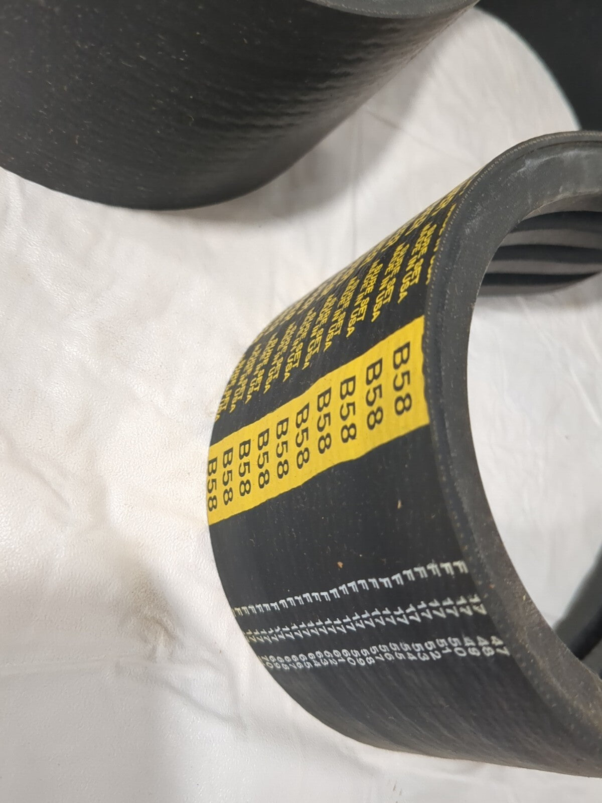 V-Belt: Section B Neoprene Rubber, B-58 B058/4SEL