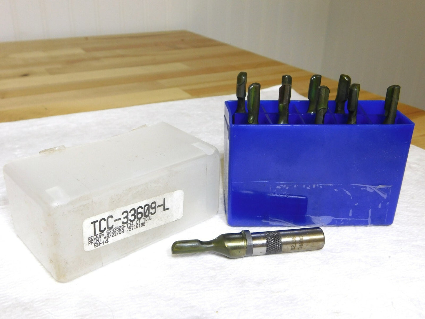 Taurus Recess Cutting Tool 0.25" OD 3-3/8" Oal 1/2" Shank Dia Qty