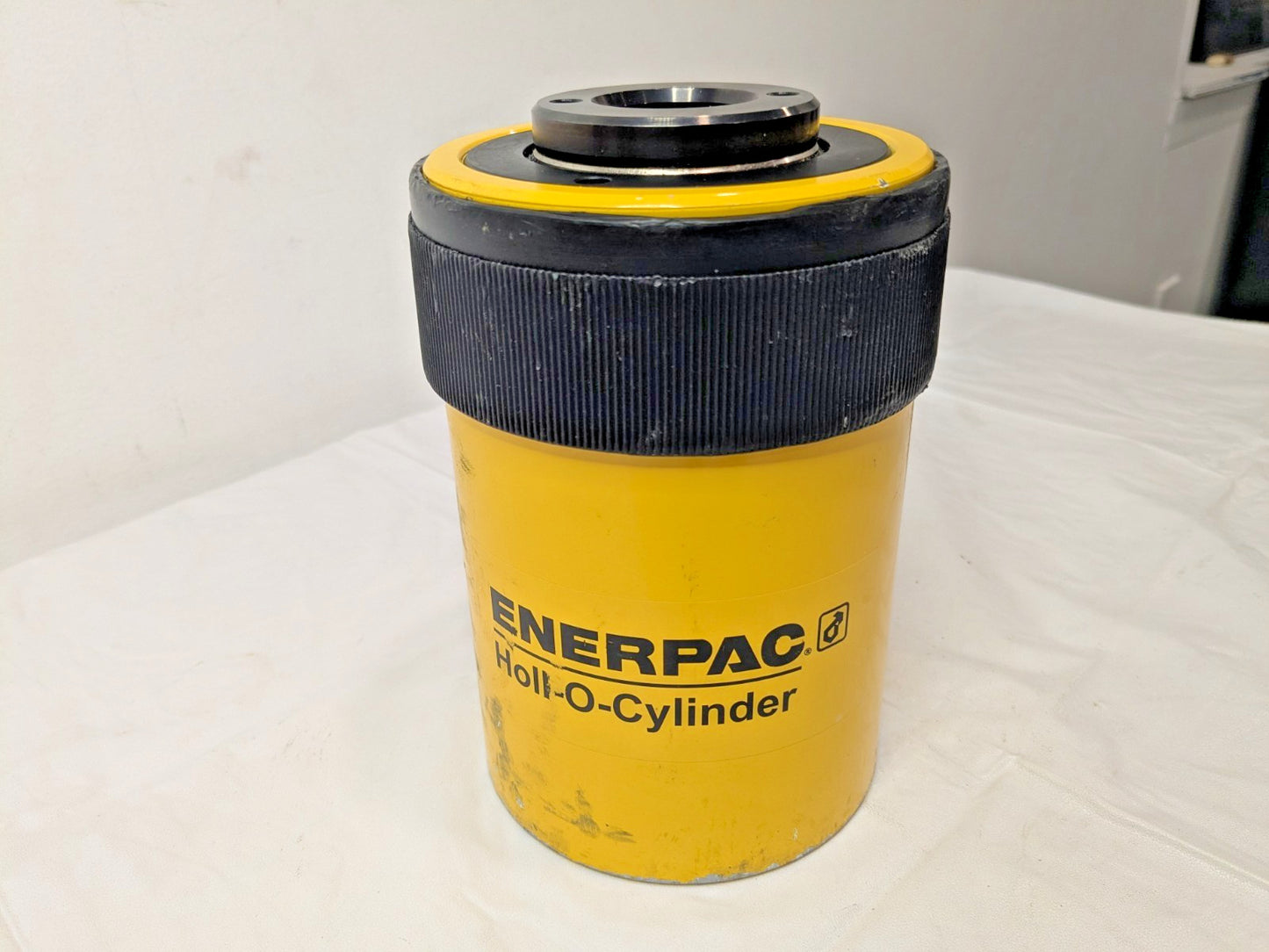 Enerpac Single-Acting Hollow Plunger Cylinder 30T 10000 PSI RCH302