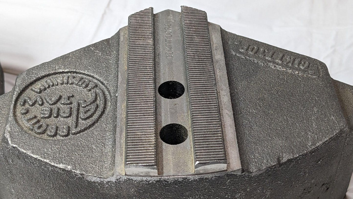 Abbott 2 Piece Serrated Pie Jaws 4" OAH X 60 Degree CIKTT10P1 INCOMPLETE