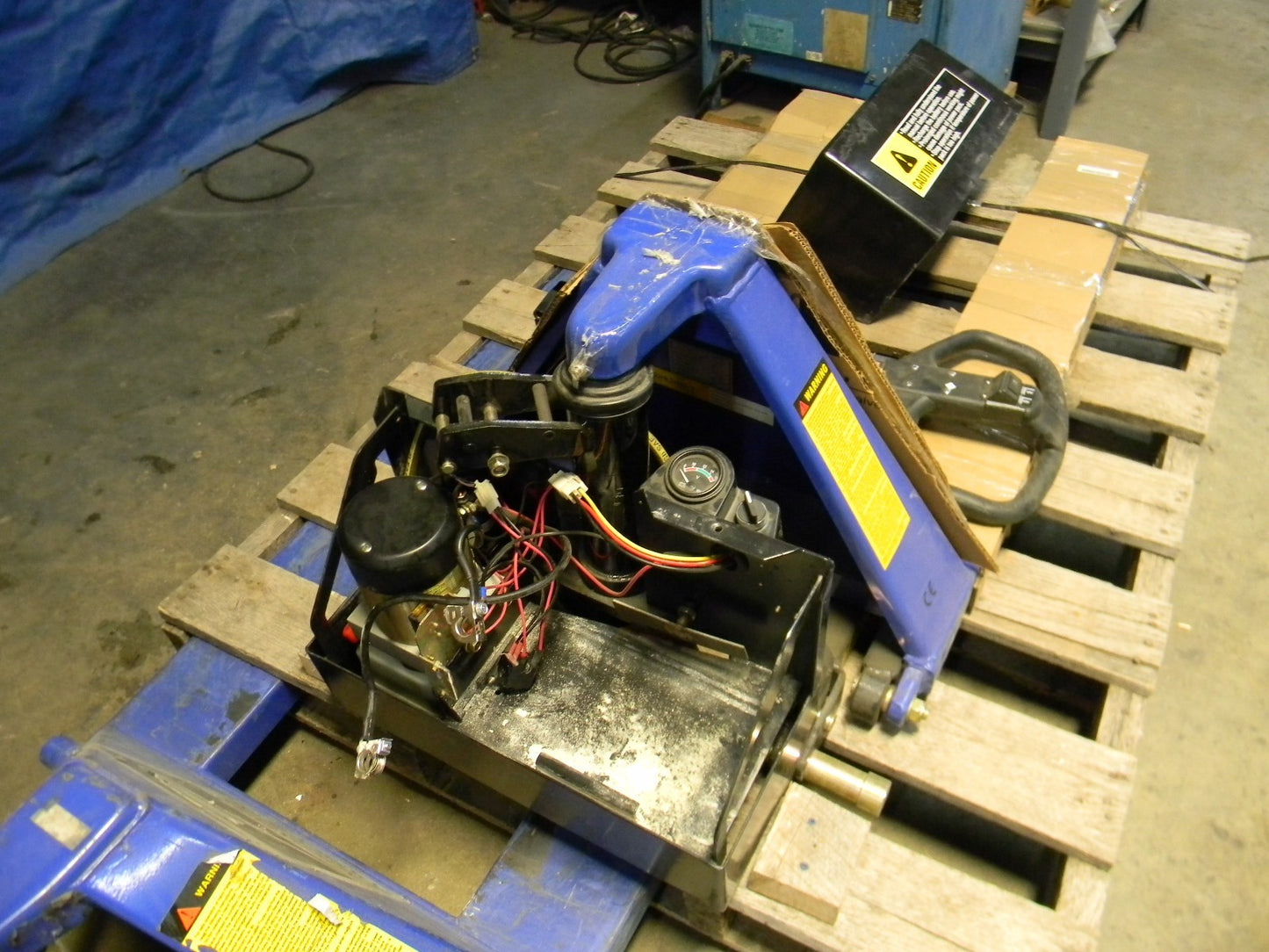 Worksmart Electric Portable Skid Lifter 27" x 45" 3000lb cap WS-MH-LFTB1-117