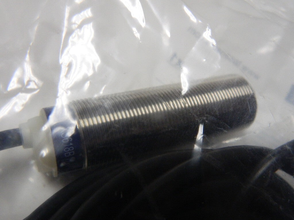 TELEMECANIQUE  NPN, PNP, 8mm Detection, Cylinder, Inductive Proximity Sensor