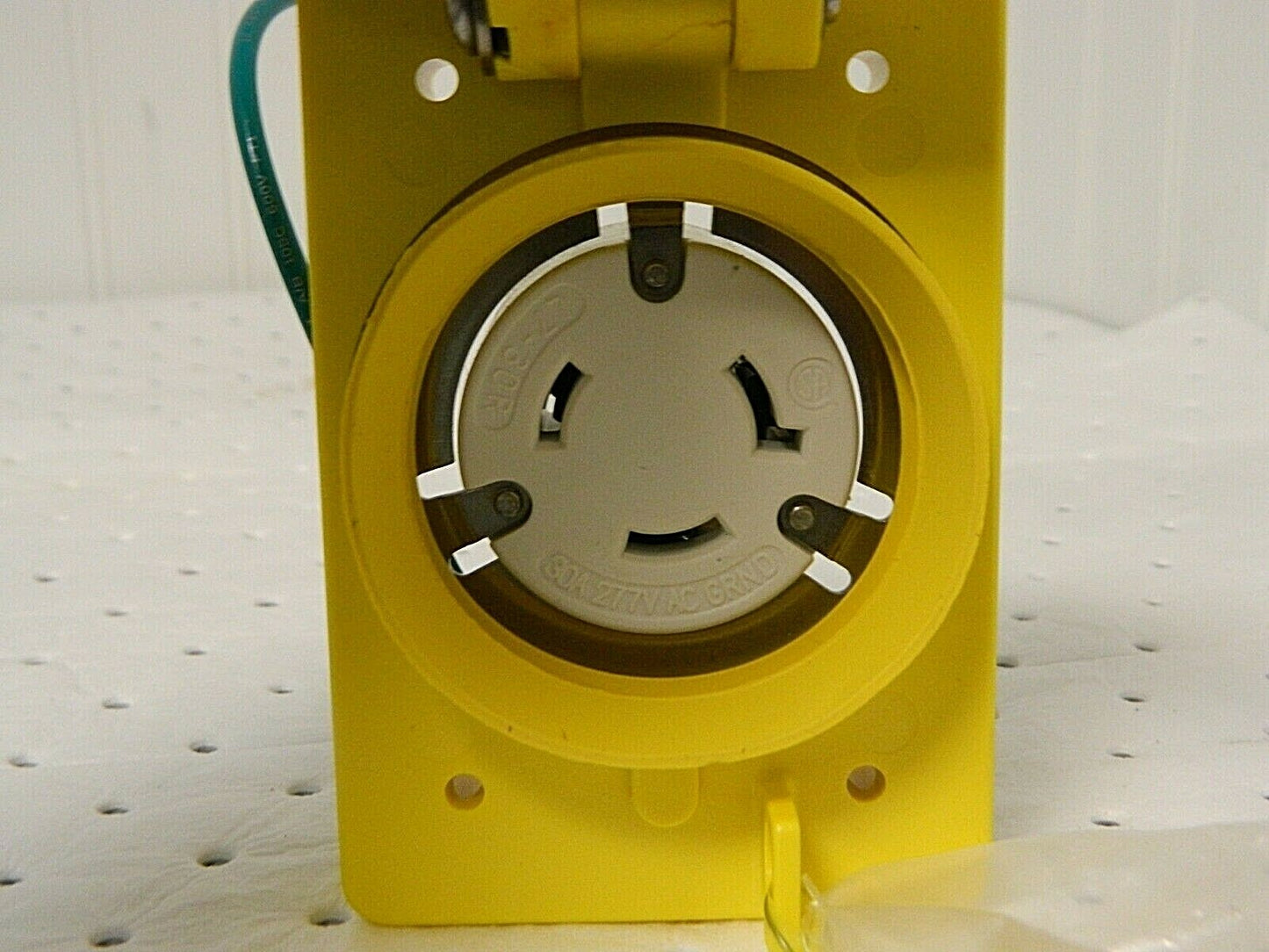 Woodhead 277 VAC 30 Amp L7-30R NEMA Ungrounded Receptacle 69W49