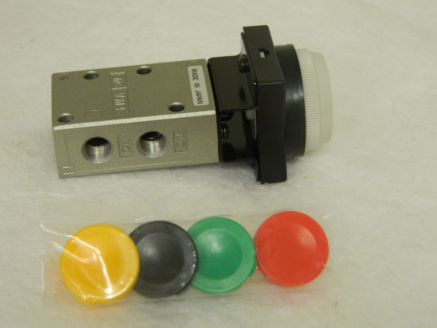 SMC 4 Way Mechanical Accuator 0.55 CV Rate 1/8" NPT Inlet 5 Port NVZM450-N0