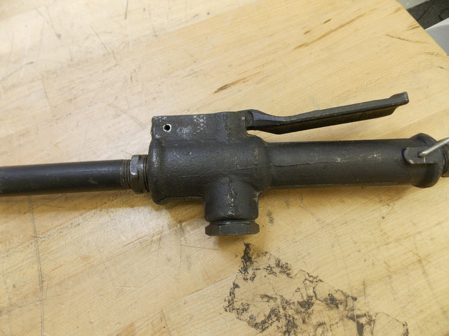 Universal Tool Pneumatic Scaling Hammer 4600 BPM 1-1/8" Stroke UT8630LI REP