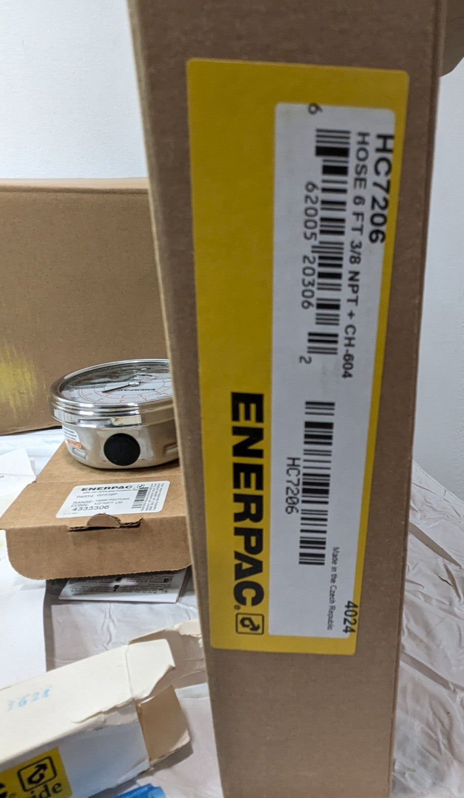 Enerpac Low Height Hydraulic Cylinder & Hand Pump Set 100T 2.25" Stroke SCL1002H