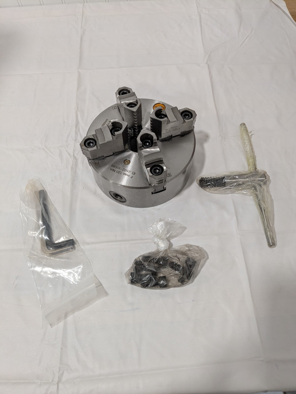 Hertel Manual Lathe Chuck: 6", 4 Jaw, Self-Centering 97019012