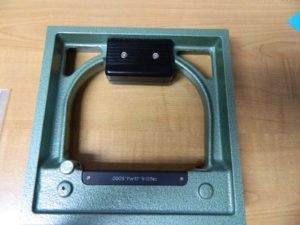 8″ Long, 0.0005″ Grad Square Inspection Block Level 2 viles one is empty