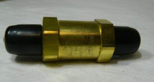 Parker 1/2" MNPT x MNPT 3000psi Brass Viton Instrumentation Filter 8M-F8L-1-BN-B