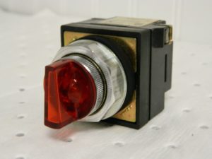 Joslyn Clark Illuminated Knob Selector Switch 600V 3-Position #100T-S13MT4R3