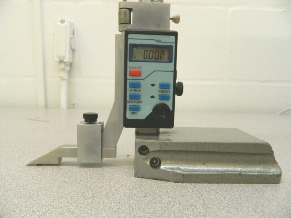 Pro-Grade 12" Electronic Height Gage 00449314