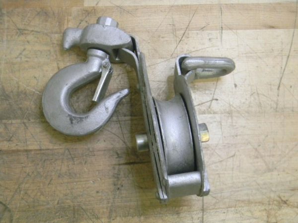 Swivel Hook and Latch for 1" Diam. Fibrous Rope 4800 lb. Capacity