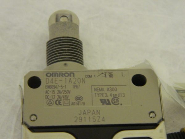 Omron General Purpose Limit Switch SPDT 4NO/2NC 600 VAC Screw Terminal D4e-10201