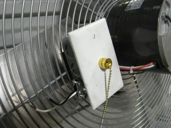 TPI 30" Commercial Direct Drive Exhaust Fan 2-Speed 1/4 HP 120v CE 30-DS Damaged