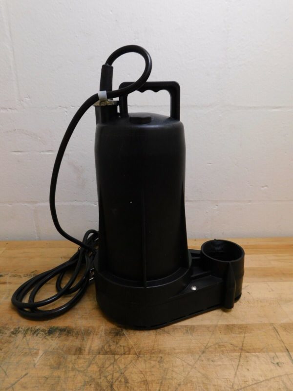 Pro-Grade Full-On Submersible Pump 1/2 hp 5 Amp Rating 120 Volt 133.1720000330