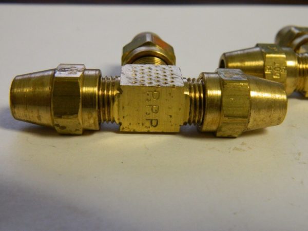 Parker 1/4" Tube OD Brass Compression Tube Union Tee QTY 2. 264AB-4