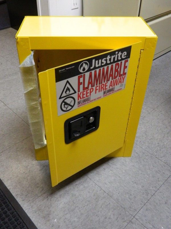 JUSTRITE 1 Door 1 Shelf 2 Gal Cabinet for Flammable & Combustible Liquids 890200