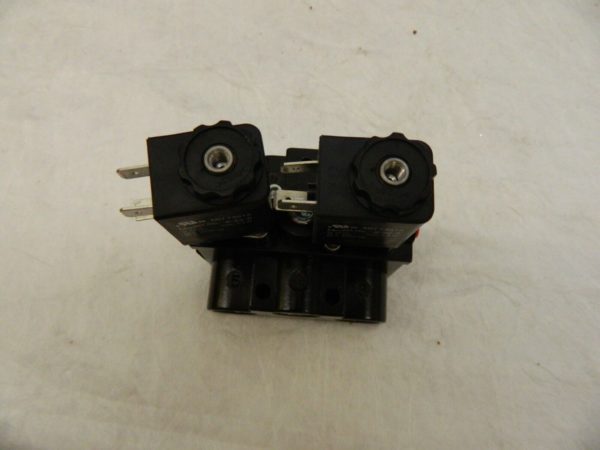 ARO/INGERSOLL-RAND 3/8″x 3/8″ Outlet Body Ported Solenoid Air Valve A213SD-024-D