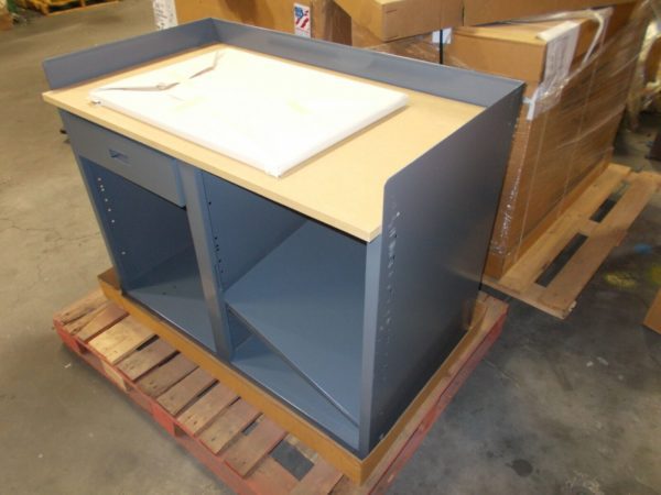 600 Lb Capacity, 2 Shelf, 1 Drawer, 1 Door Mobile Workbench MB301