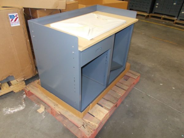 600 Lb Capacity, 2 Shelf, 1 Drawer, 1 Door Mobile Workbench MB301