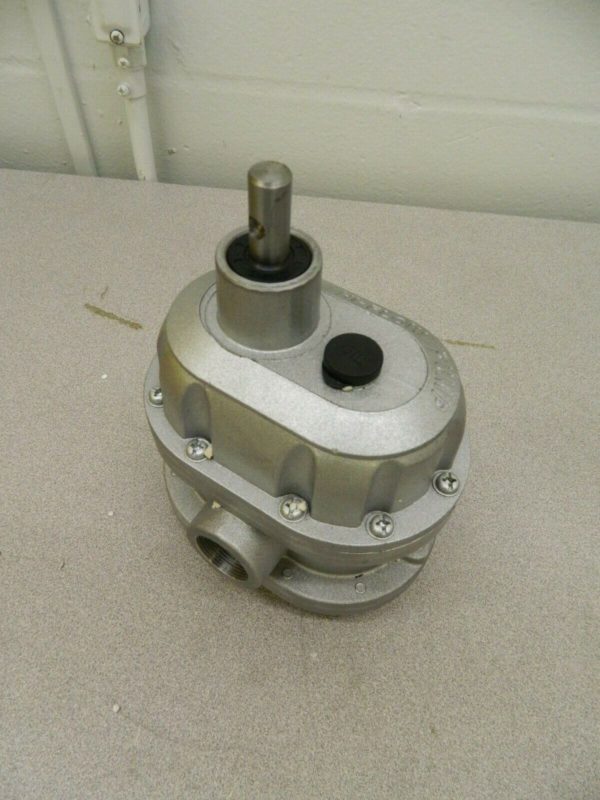 Pro-Grade Aluminum Hand Operated Rotary Pump 1-1/4" Outlet 81626194