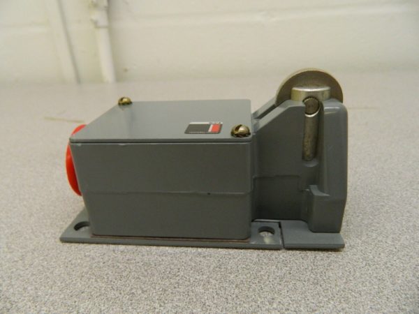 Eaton Cutler-Hammer Limit Switch General Purpose Push Roller 10316H-10